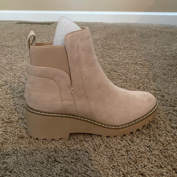 Brand new size 7 tan/cream dolce vita Chelsea boot - Picture 6 of 10